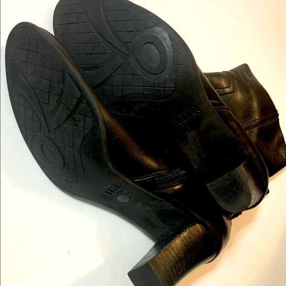 A.N.A. Black Ankle Boots Size 9 - Picture 3 of 4